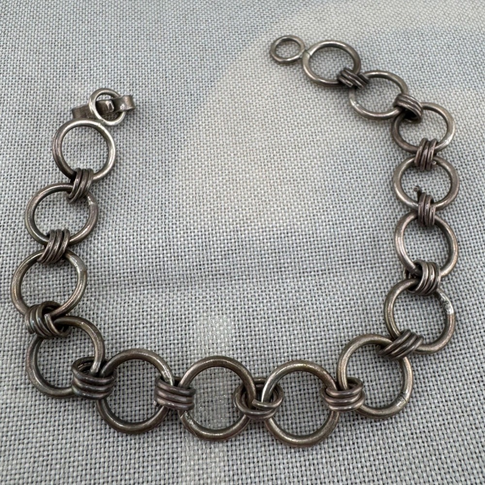 Link Bracelet Silver Tone Interlocking Ring Dark Patina 6.25 Inch Boho